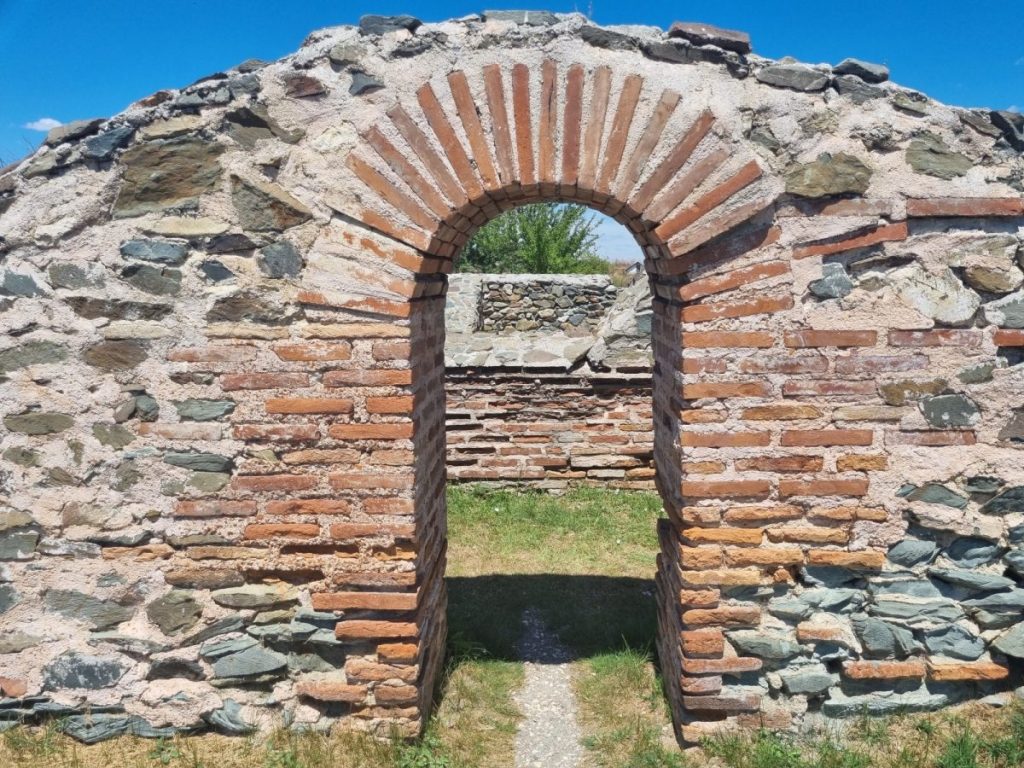 cetate-histria-turism-arheologie-sit-arheologic-1-e1658669522499-1024x768