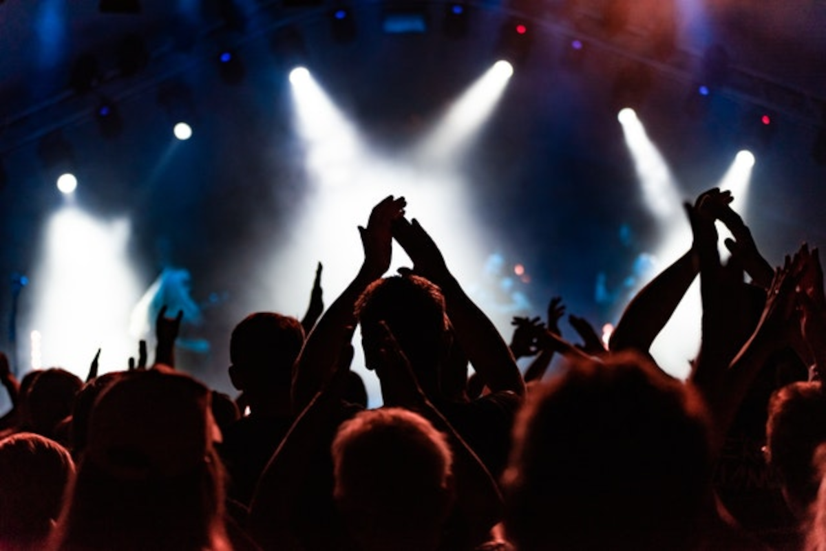 petrecere tineri festival distractie