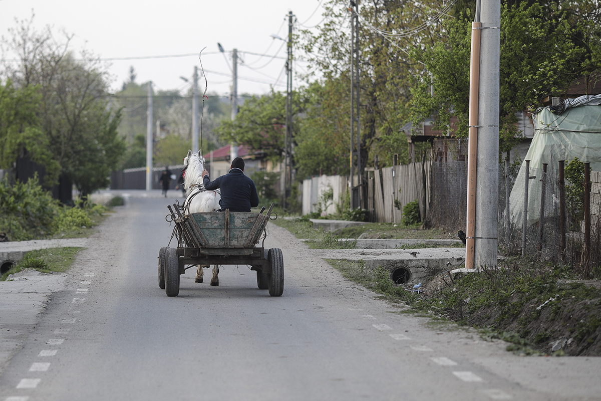 caruta cal sosea sat comuna mediu rural