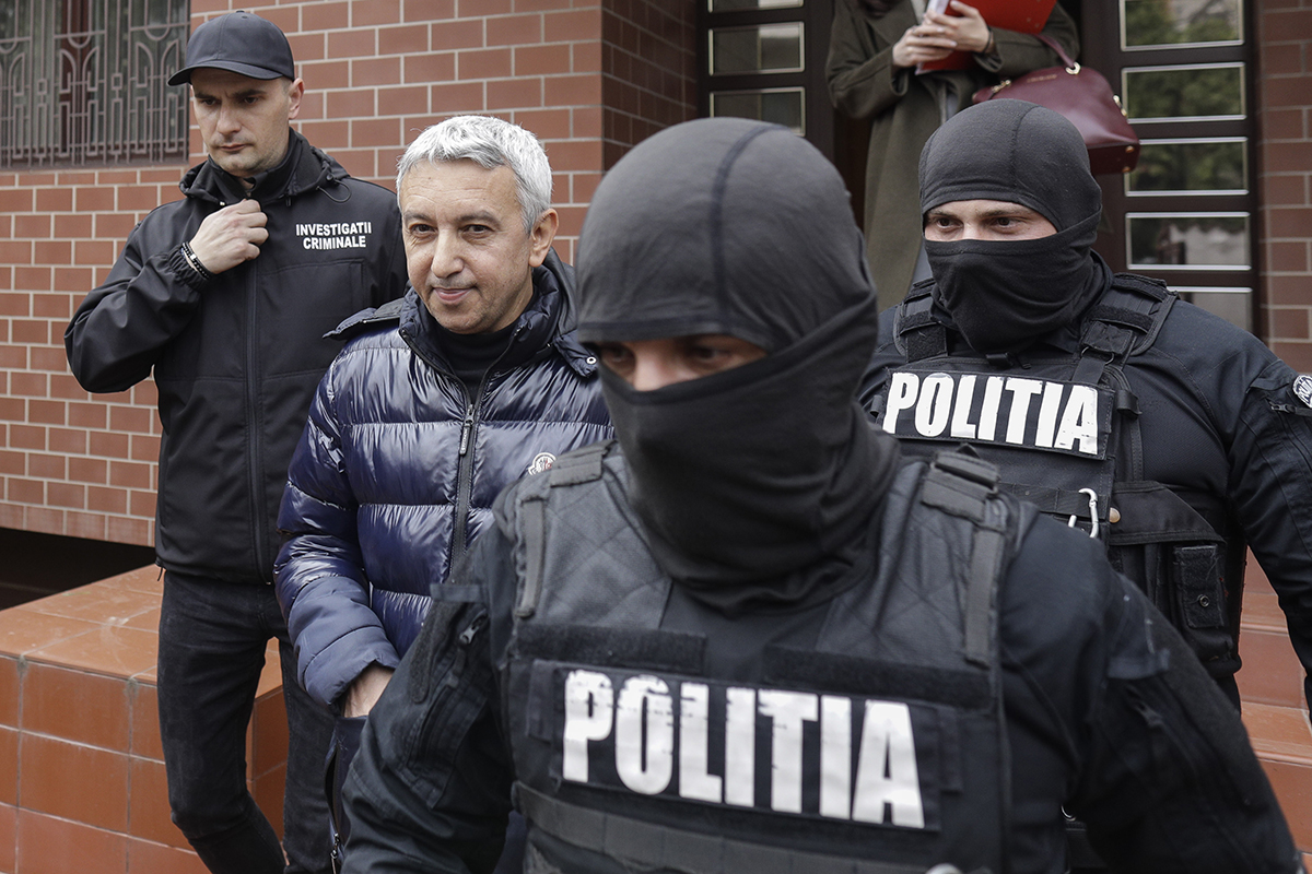 dan diaconescu mascati politia