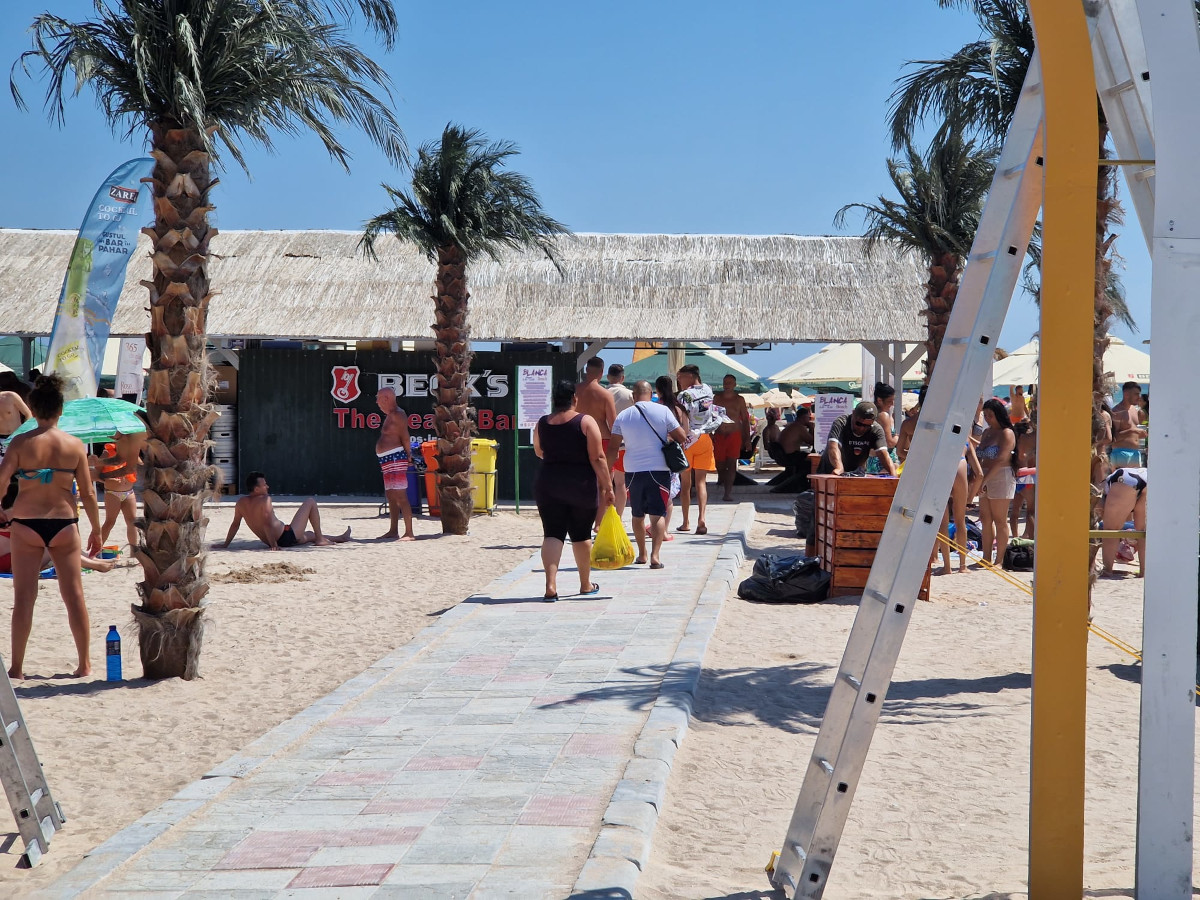 costinești litoral oameni plajă potecă amenajată