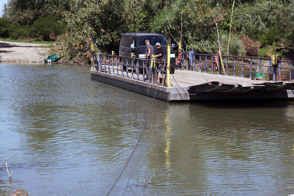 chilia veche delta dunarii dunare barci vapor tulcea cereale ucraina
