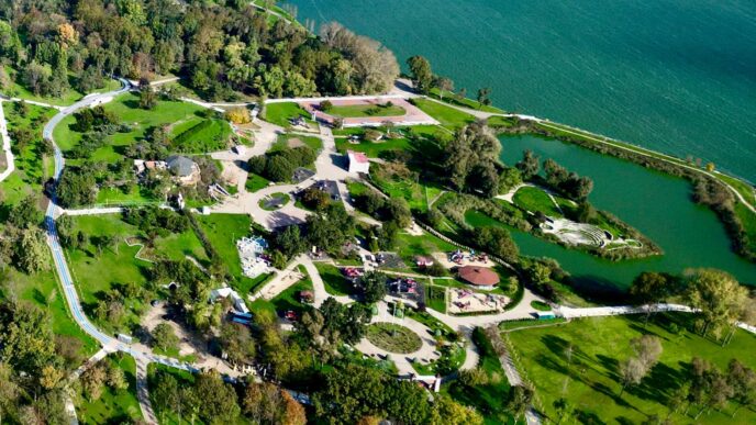 tara piticilor parcul tabacarie