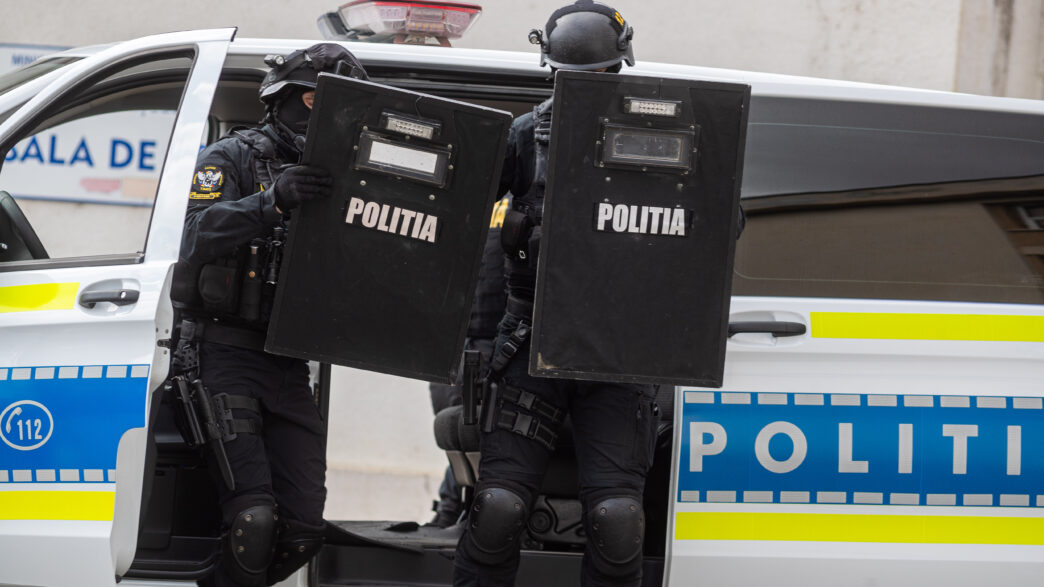 perchezitii, mascati, politie, politisti