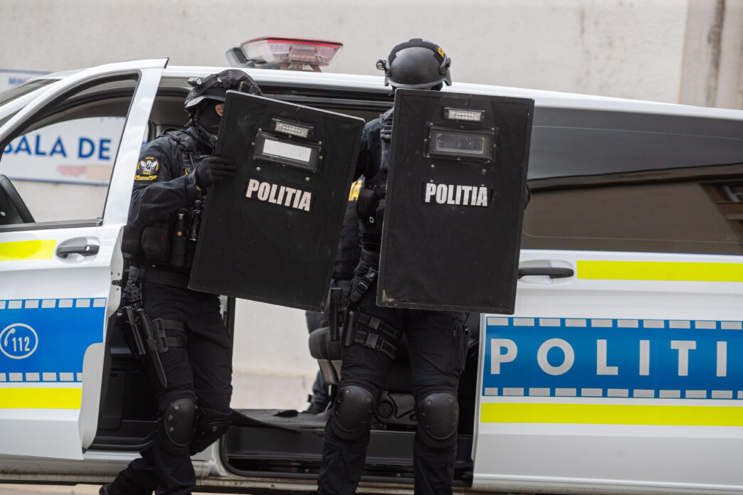 perchezitii, mascati, politie, politisti