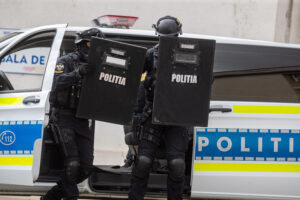 perchezitii, mascati, politie, politisti