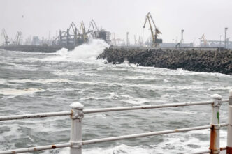 valuri faleza portul constanta furtuna