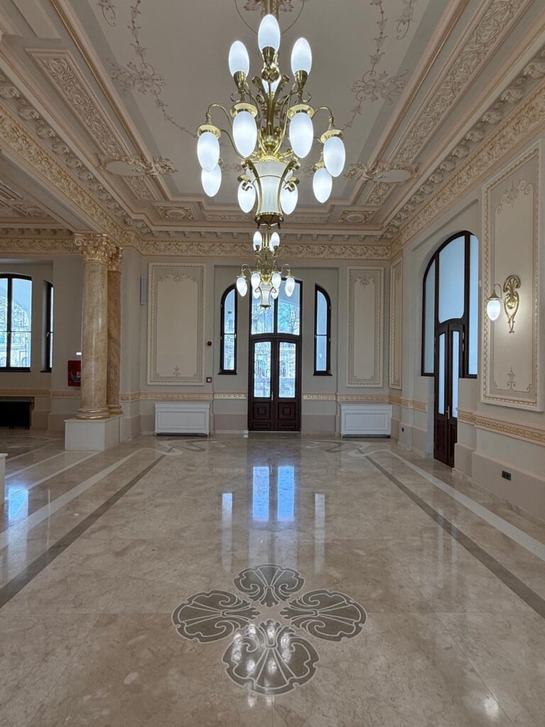 cazinoul constanta interior