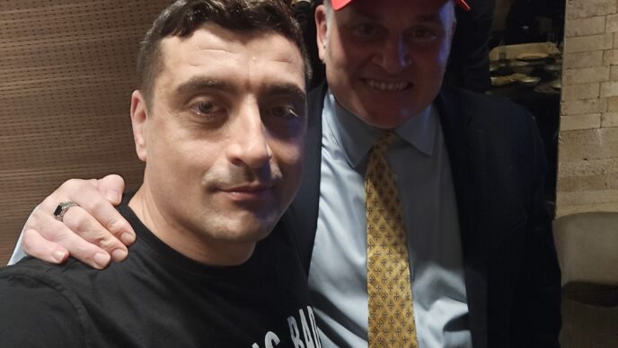 George Simion și Brian Brown în noaptea alegerilor din 4 mai