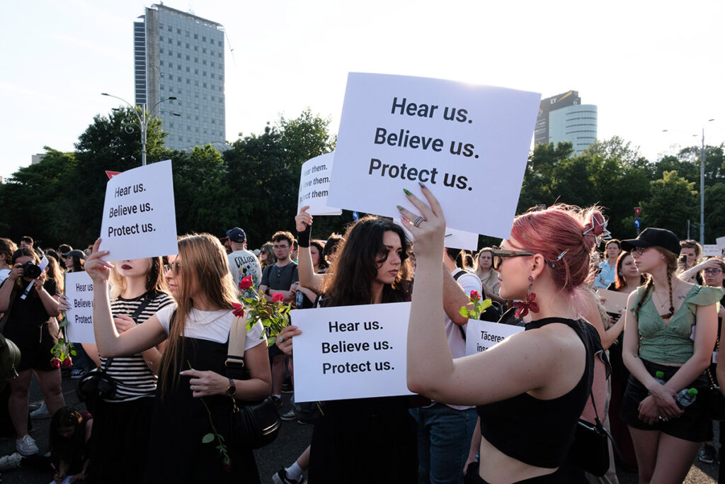 manifestatie piata victoriei femei violenta