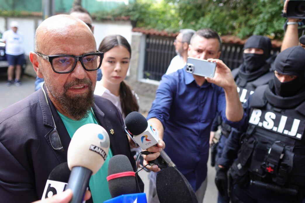 Percheziții DNA la casa din Bragadiru a lui Cristian Popescu Piedone