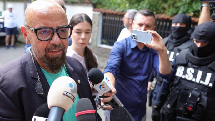 Percheziții DNA la casa din Bragadiru a lui Cristian Popescu Piedone