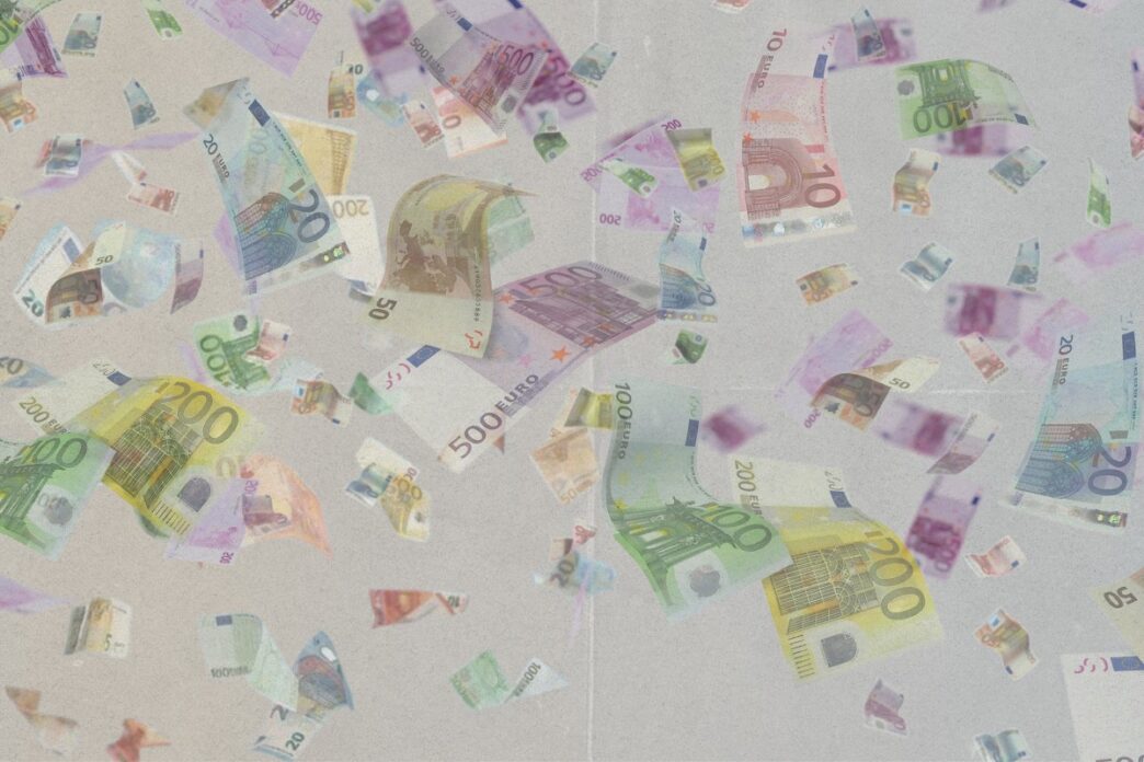 bani evaziune fiscala euro