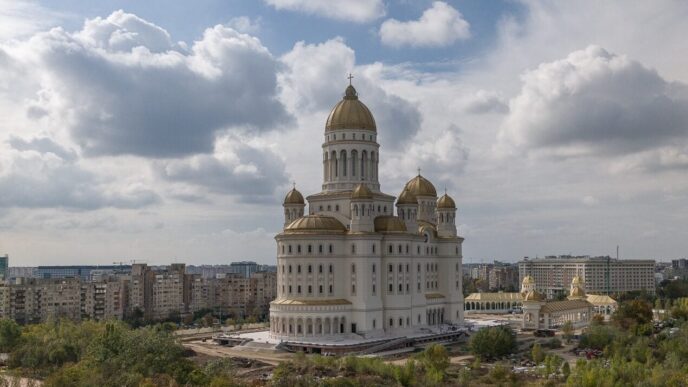 Alex-Spineanu-Sinopsis-e1761288661685 catedrala mantuirii neamului