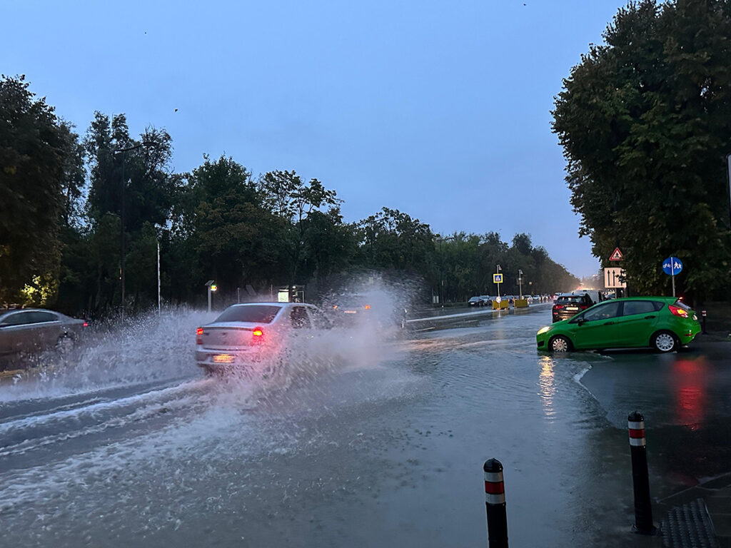 bulevardul lapusneanu cod rosu furtuna apa ploi constanta