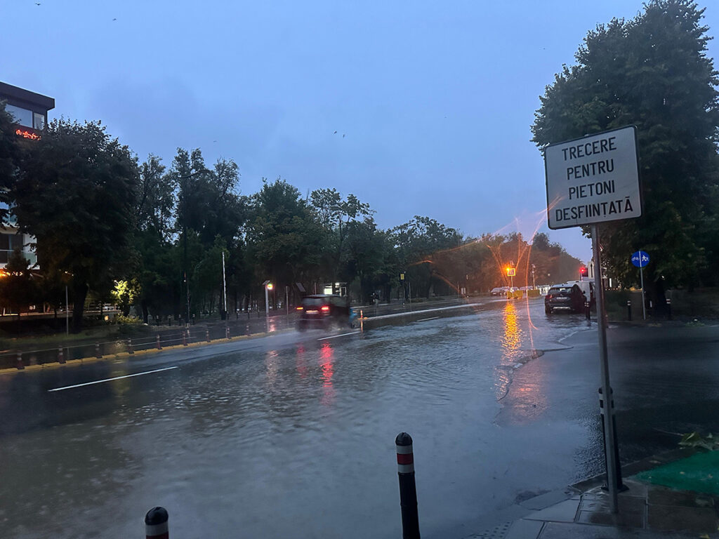 bulevardul lapusneanu cod rosu furtuna apa ploi constanta