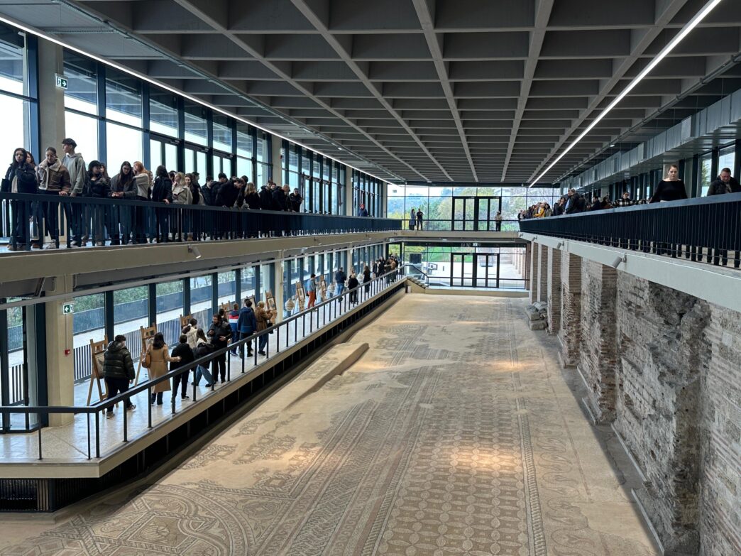 Edificiul Roman cu Mozaic