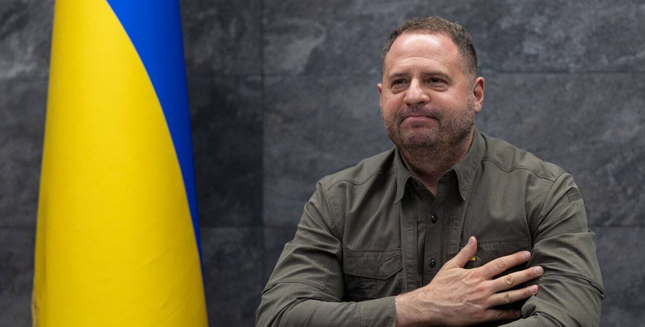 andrii-iermak-cu-steag