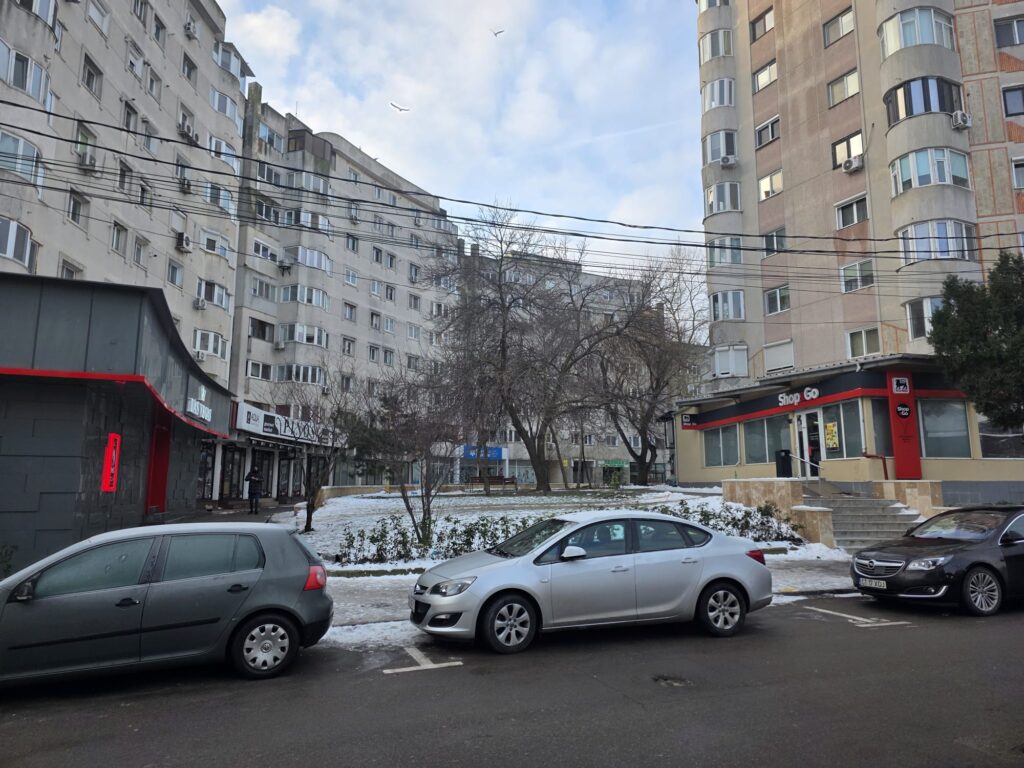 spațiu verde între blocuri temple